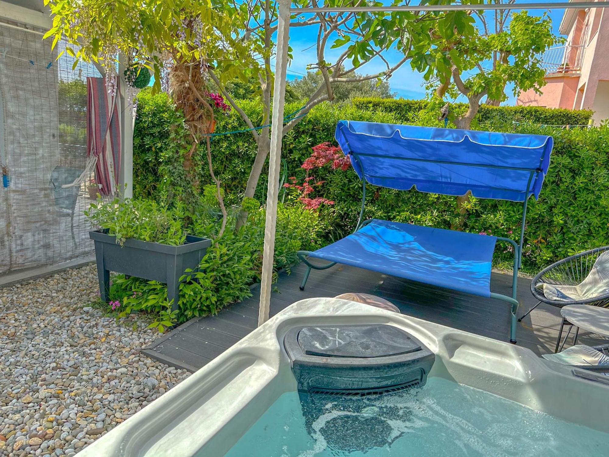 Beachfront House With Private Jacuzzi And Garden Zadar Exteriör bild