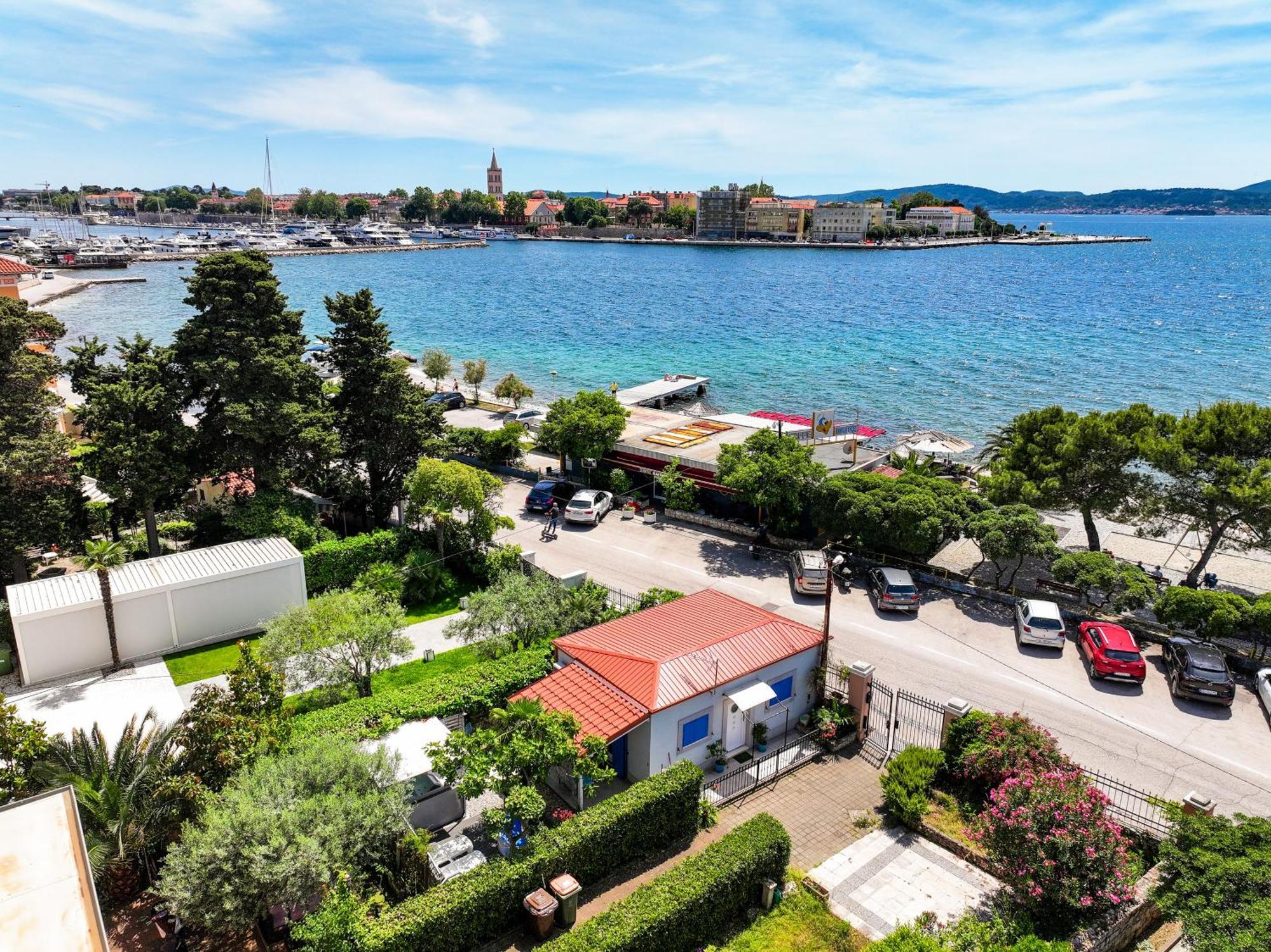 Beachfront House With Private Jacuzzi And Garden Zadar Exteriör bild