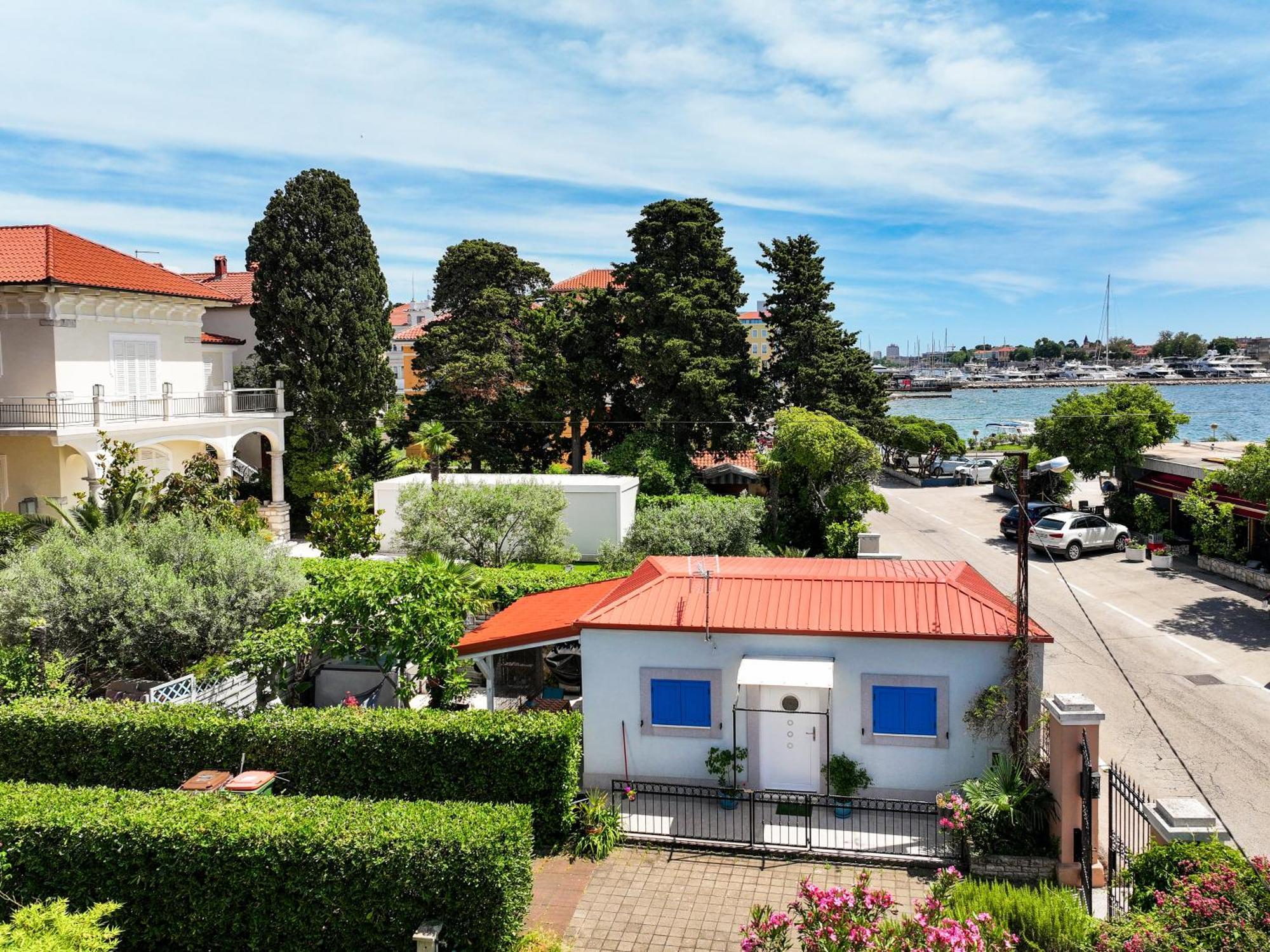 Beachfront House With Private Jacuzzi And Garden Zadar Exteriör bild