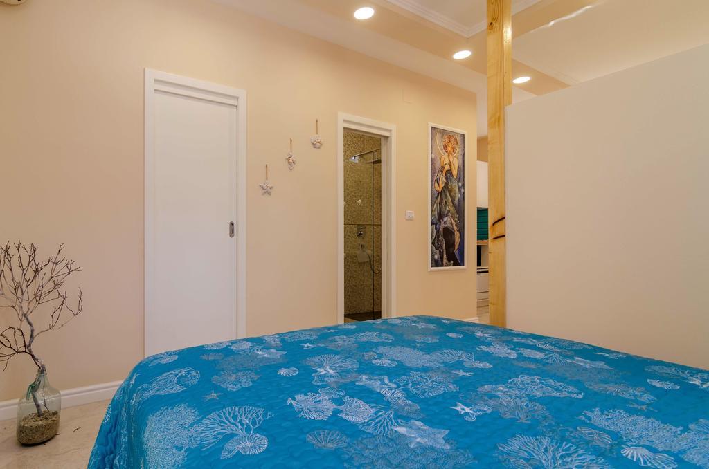 Beachfront House With Private Jacuzzi And Garden Zadar Exteriör bild