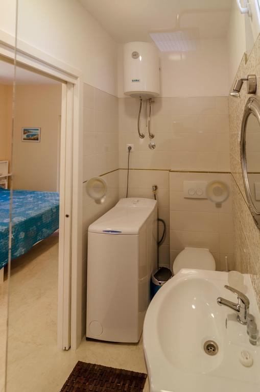Beachfront House With Private Jacuzzi And Garden Zadar Exteriör bild
