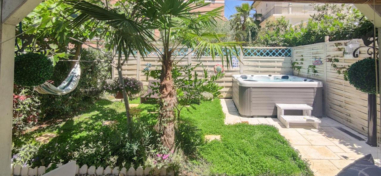 Beachfront House With Private Jacuzzi And Garden Zadar Exteriör bild